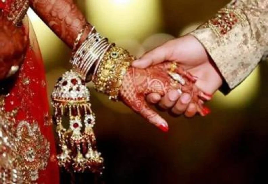 Government scheme: बेटी की शादी के लिए गरीब परिवारों को सरकार देती है एक लाख रुपए, जानें कौन ले सकता है योजना का फायदा