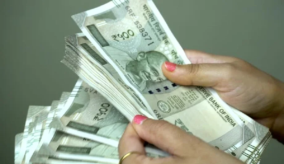 Government scheme: सरकार इन लोगों को हर महीने देगी तीन हजार रुपए पेंशन