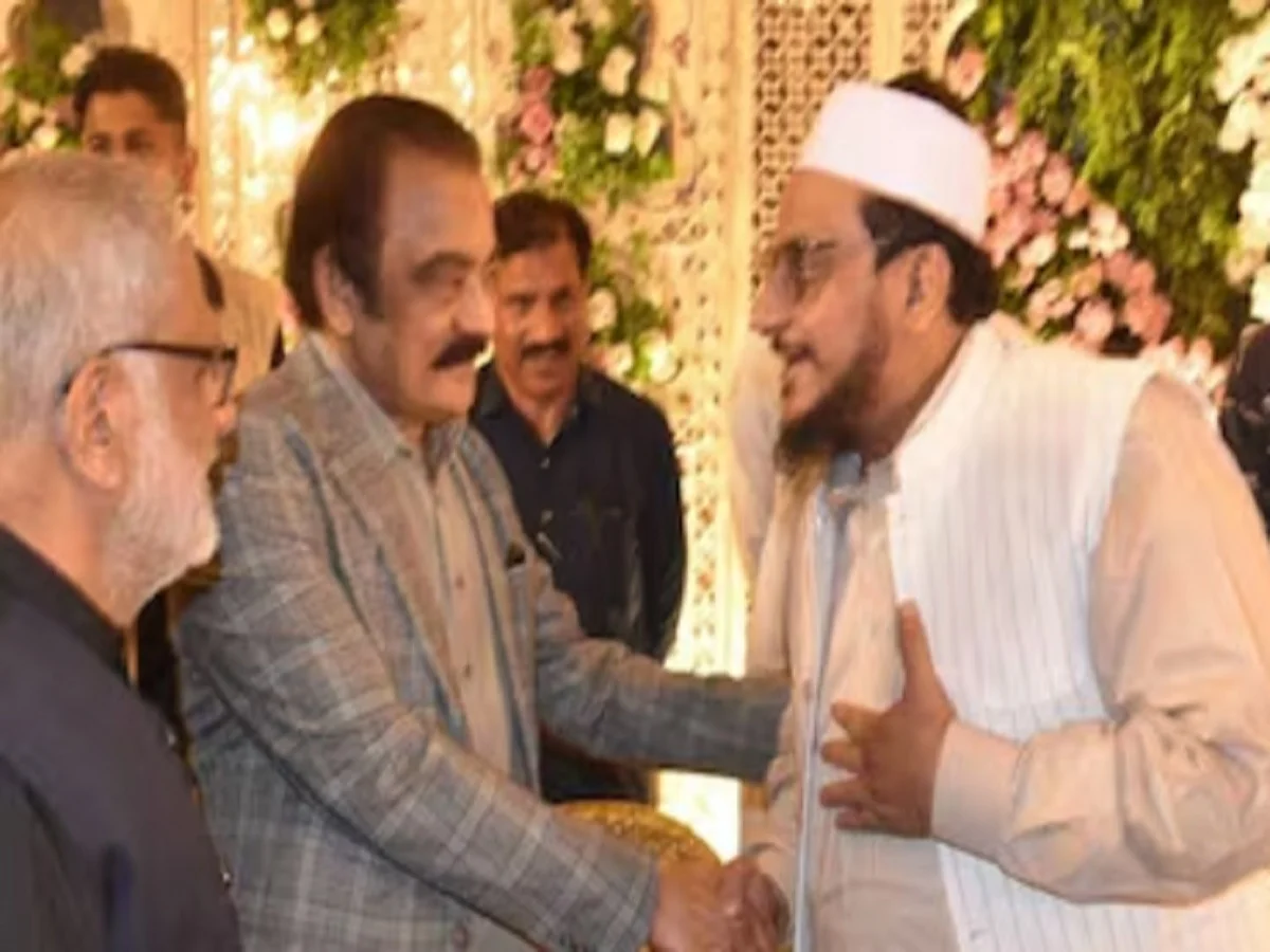 आतंकवादियों के गढ़ के रूप में Pakistan फिर हुआ बेनकाब, हाफिज सईद के बेटे के साथ नजर आया पाक पीएम का खास