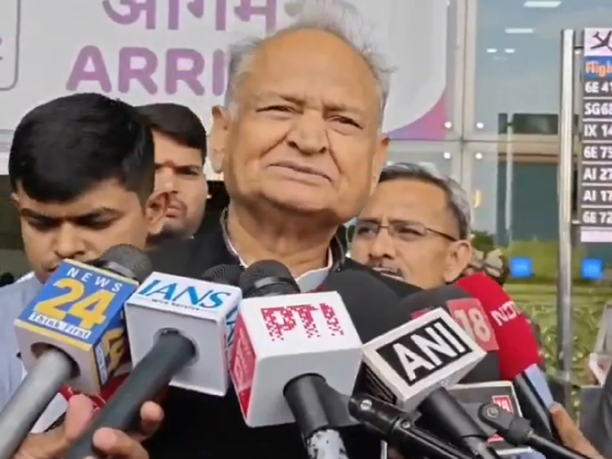 Ashok Gehlot ने अब डोनाल्ड ट्रंप और पीएम मोदी को लेकर दिया बड़ा बयान, कहा- अगर देश में डेमोक्रेसी नहीं बचेगी तो…
