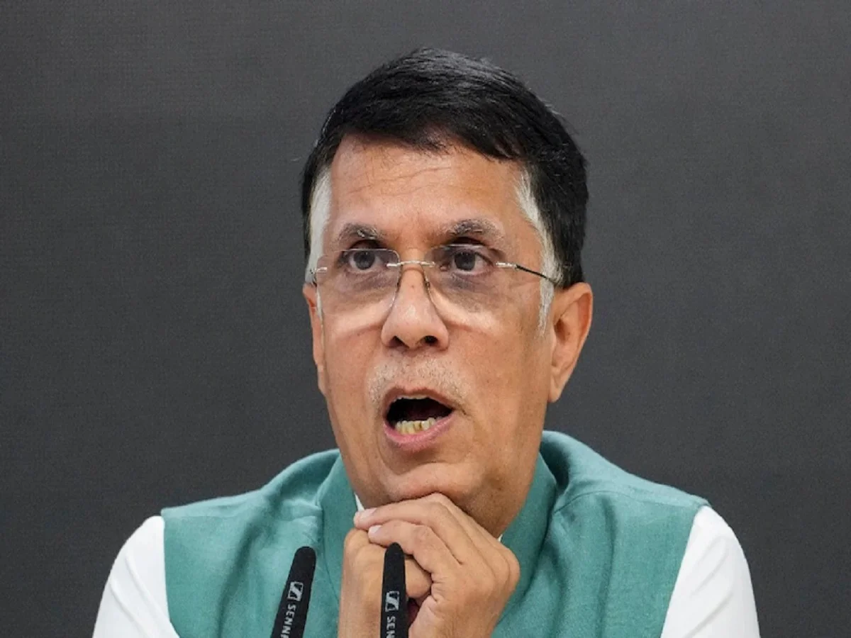 कांग्रेस नेता Pawan Khera के घर पर पुलिस की रेड, इस मामले में की कार्रवाई
