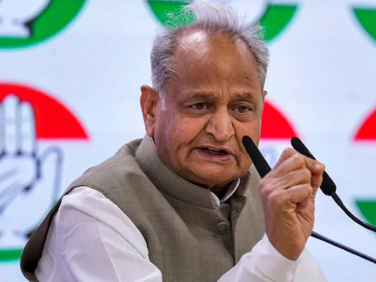 Gehlot ने सीएम भजनलाल पर साधा निशाना, कहा- मुख्यमंत्री दौरों में व्यस्त रहते हैं इसलिए…