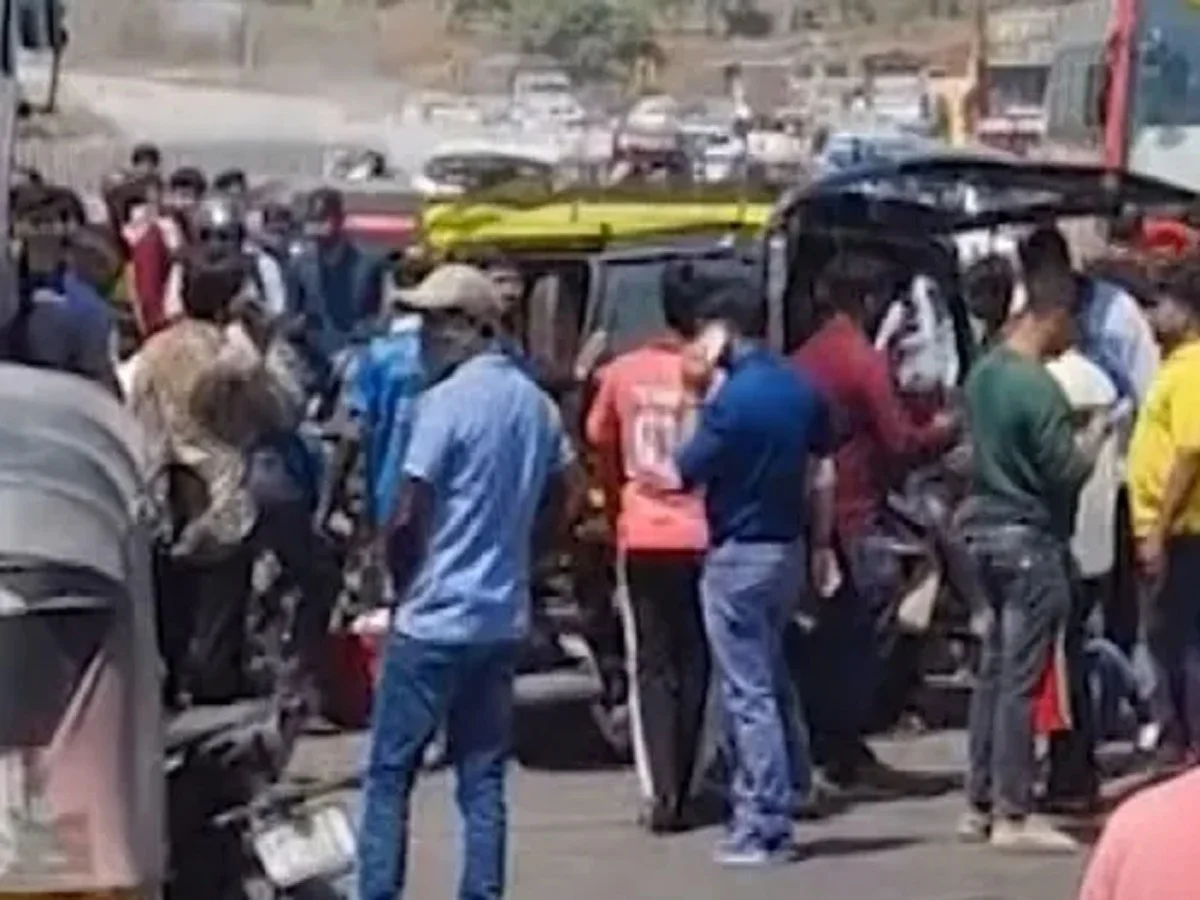 Gujarat-Maharashtra में हुए दो दर्दनाक सड़क हादसों में 18 लोगों की मौत, कई घायल