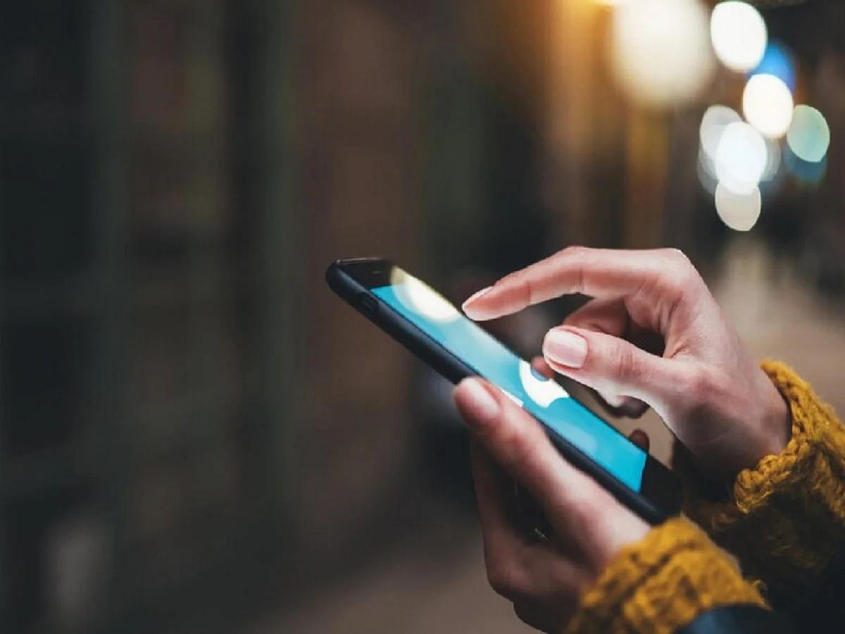 Tech Tips: मोबाइल फोन में रॉकेट की स्पीड से चलेगा इंटरनेट, कर लें ये सेटिंग्स