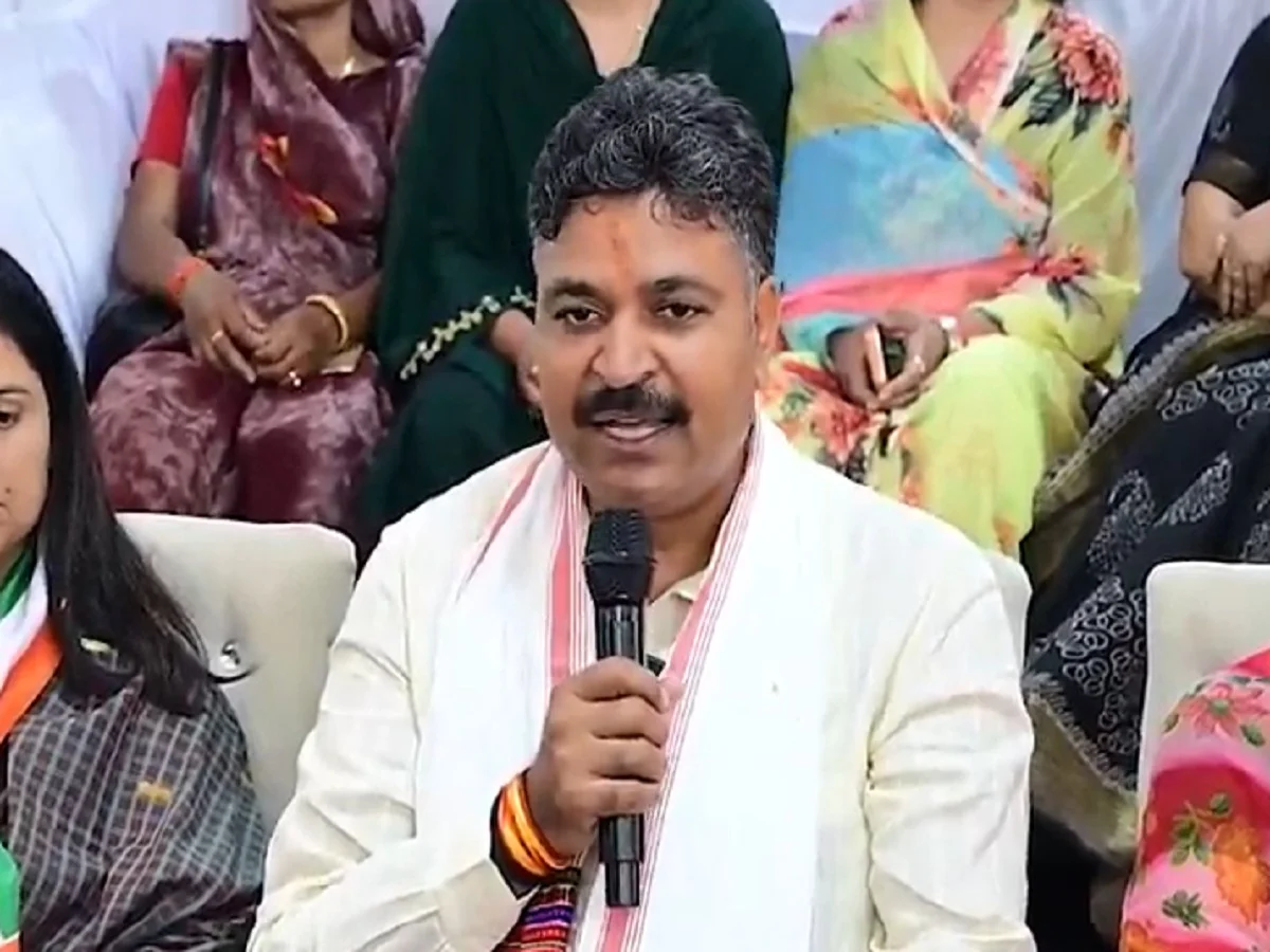 Jully का पीएम मोदी पर निशाना, कहा- देश के प्रधानमंत्री की एक गरिमा होती है, लेकिन आज पूरे विश्व में…