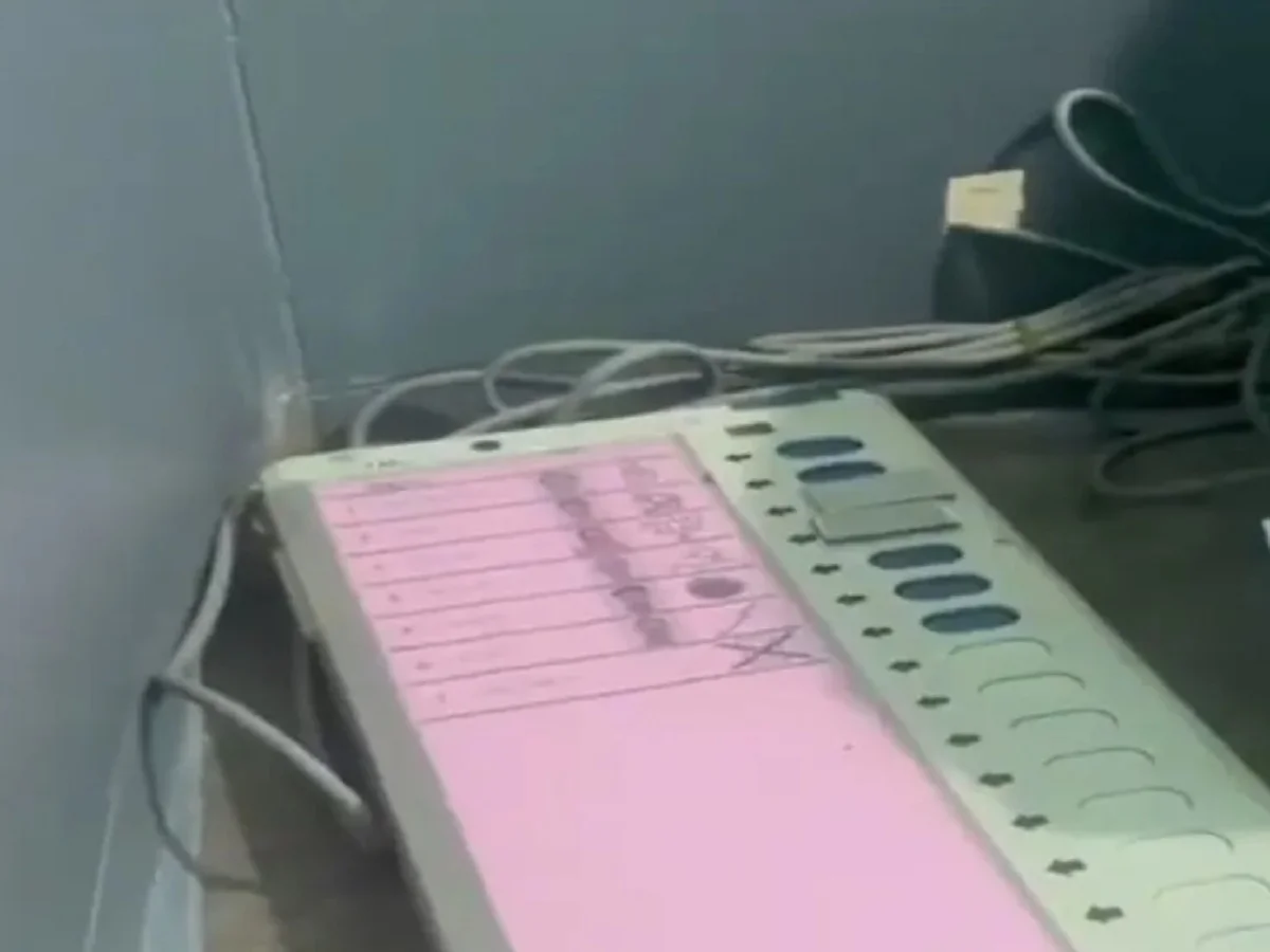 West Bengal Assembly Elections:  बीजेपी ने लगाया ईवीएम पर टेप लगाने का आरोप, हो चुका है इतने प्रतिशत मतदान