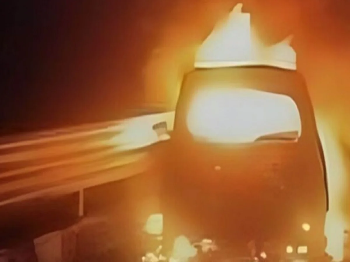 Alwar: चलती कार में अचानक लगी आग, 3 महिलाओं सहित पांच लोग जिंदा जले