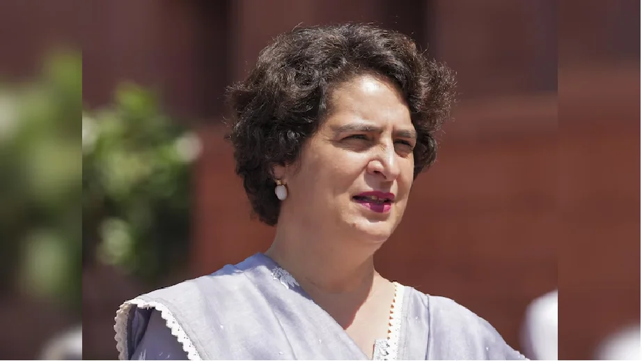 पहलगाम हमले पर बोली प्रियंका गांधी -  कांग्रेस केंद्र के हर फैसले के साथ है ...