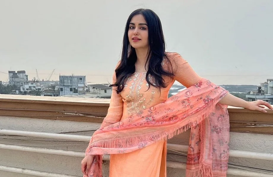 Bollywood: डांस बार में अभिनेत्री अदा शर्मा ने कई रातों तक किया था ऐसा