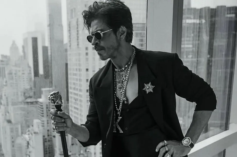 बॉलीवुड के बादशाह Shahrukh Khan ने पहनी इतने करोड़ रुपए की घड़ी, कीमत जानकर उड़ जाएंगे होश