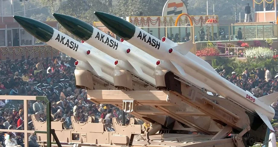  रात के अंधेरे में भी स्वदेशी मिसाइल रक्षा प्रणाली Akash ने फेर दिया पाकिस्तान के मंसूबों पर पानी, ये हैं खूबियां