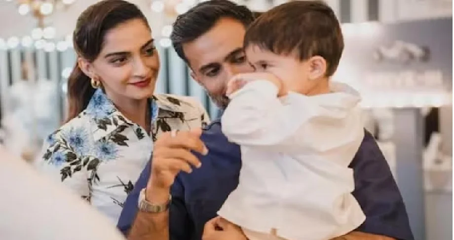 बॉलीवुड अभिनेत्री सोनम कपूर ने 3 साल बाद दिखाया बेटे वायु का चेहरा, क्यूटनेस ने जीता फैंस का दिल 