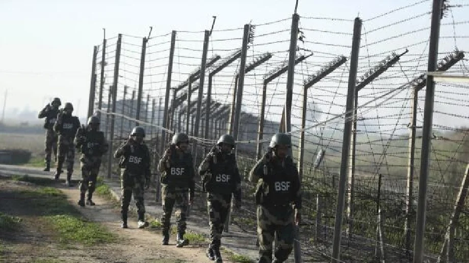 पाक ने Ceasefire के बाद फिर की नापाक हरकत, बाड़मेर और जम्मू-कश्मीर के साथ कई सीमावर्ती जिलों में गोलाबारी और हवाई हमले... 