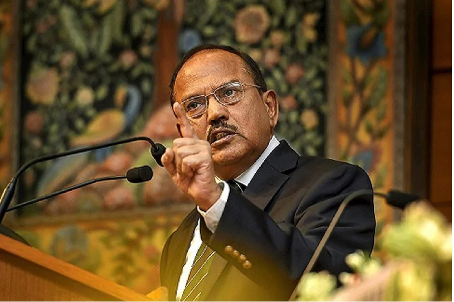 भारत-पाक के बीच चल रहे तनाव पर अजीत डोभाल से चीनी विदेश मंत्री वांग यी ने की बात, जानें क्या कहा...