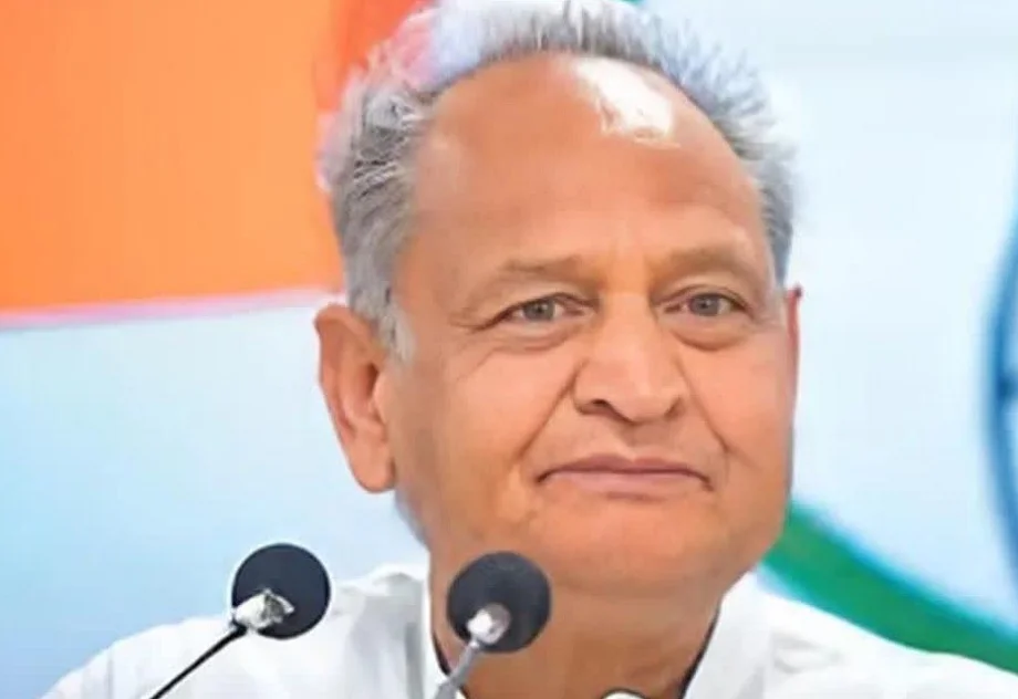 भारत-पाक सीजफायर के बाद Ashok Gehlot को याद आए नेहरू और इंदिरा गांधी, बोल दी है ये बात