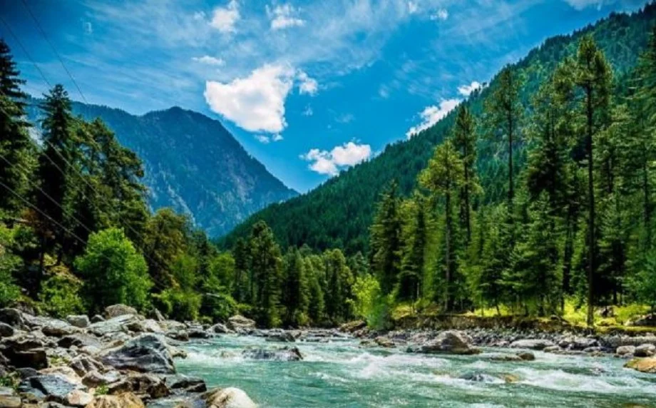 Travel Tips:  हिमाचल प्रदेश की वादियों में छिपा है ये खूबसूरत हिल स्टेशन, आज ही बना लें घूमने का प्लान 