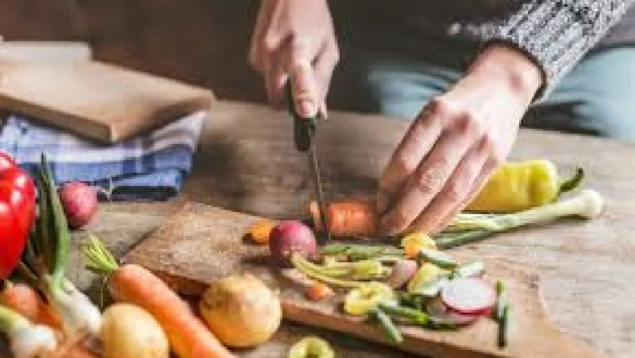 Health Tips :  खाना बनाने के 3 स्टेप्स जो आपको हमेशा रखेंगे फिट, मां के खाने में भी... 