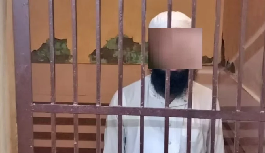 Uttar Pradesh:  मदरसे में मौलवी करता था छात्र के साथ गंदा काम, फिर हुआ ऐसा कि...