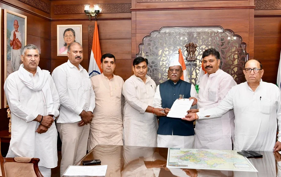 Rajasthan: राज्यपाल से मिले कांग्रेसी नेता, भाजपा के इस विधायक की सदस्यता रद्द करने की कर डाली है मांग