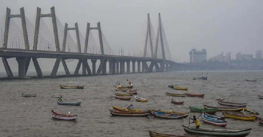अरब सागर के ऊपर बन रहा है कम दबाव, IMD ने जताई है ये आशंका... 