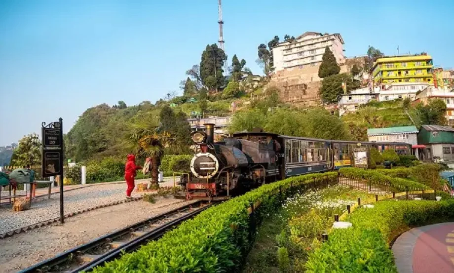 Travel Tips: गर्मी के मौसम में घूमने के लिए बहुत ही शानदार जगह है दार्जिलिंग, बना लें प्लान
