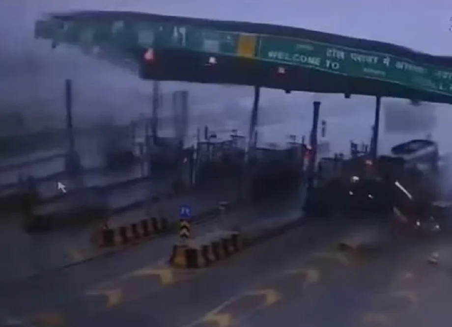 Rajasthan weather update: तेज आंधी के कारण भीलवाड़ा में टोल प्लाजा का टीन शेड उड़ा, अब जारी हो चुके हैं ये अलर्ट