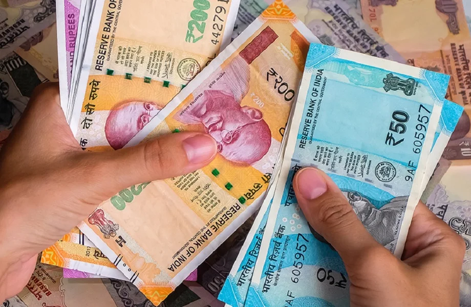 PPF Scheme: पब्लिक प्रोविडेंट फंड के लिए हर महीने करें 12,500 रुपए की बचत, 25 साल के बाद आप बन जाएंगे करोड़पति