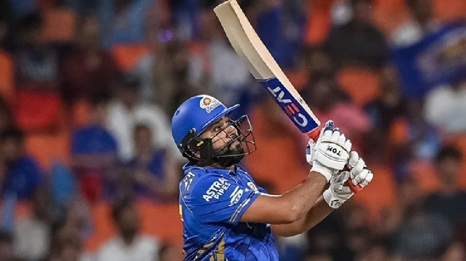 MI Vs GT : हिटमैन को मिले 2 जीवनदान, ताबड़तोड़ बल्लेबाजी कर रोहित बन गए IPL में 300 छक्के लगाने वाले पहले भारतीय...