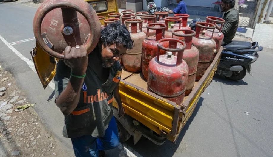 Good News : कमर्शियल एलपीजी सिलेंडर की कीमत में ₹24 की हुई कटौती, 1 जून से प्रभावी होंगे नए दाम...