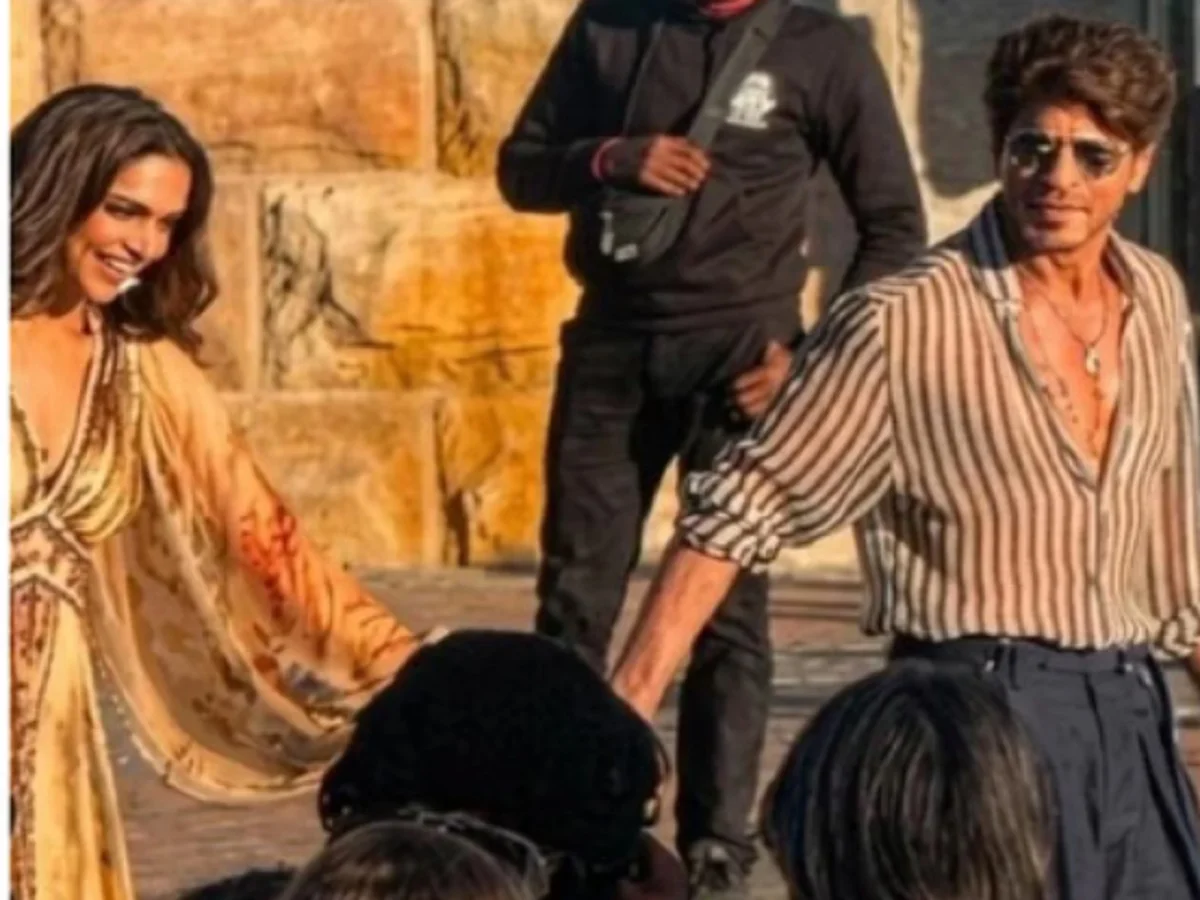 Bollywood: अपनी ड्रेस के कारण चर्चा में आईं दीपिका पादुकोण, कीमत है इतनी