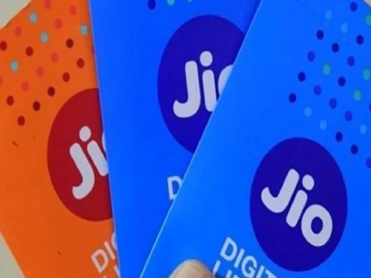 अब Reliance Jio ने अपने ग्राहकों को दे दिया है ये बड़ा झटका