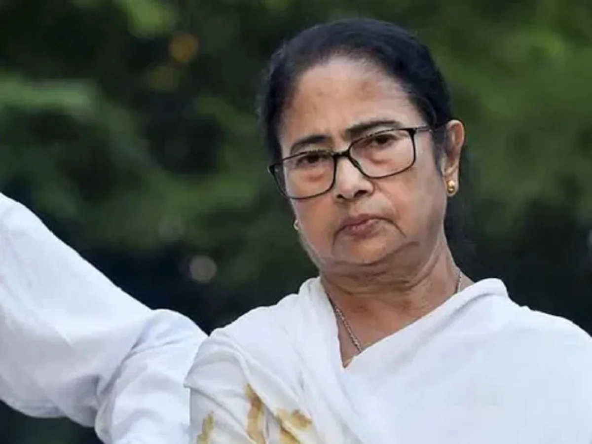 सीएम Mamata Banerjee के आवास के बाहर से हटा दिए गए हैं सुरक्षा बैरिकेड 