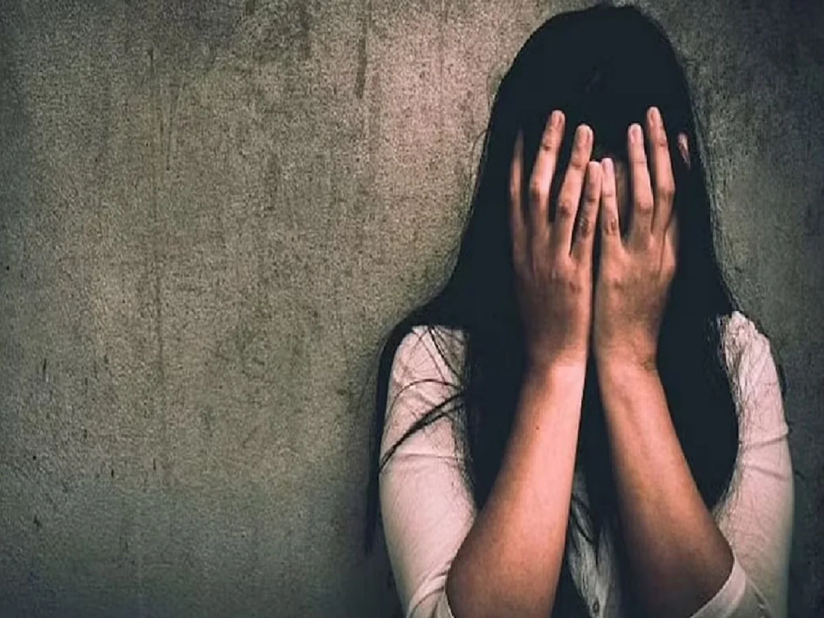 Crime: सहेली की शादी में गई नाबालिग के साथ गैंगरेप, पूरी रात बारी बारी से घंटों तक करते रहे शोषण, सुबह होने से पहले ही....