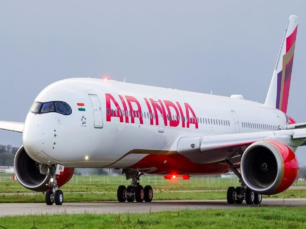 Air India: अधिकारियों की सैलरी और उड़ानों की संख्या में हो सकती है कटौती