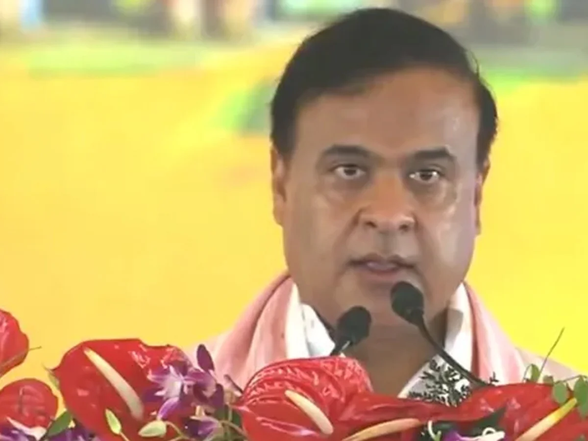 लगातार दूसरी बार हिमंता बिस्वा सरमा बने असम के मुख्यमंत्री, इन्होंने भी ली मंत्री पद की शपथ 
