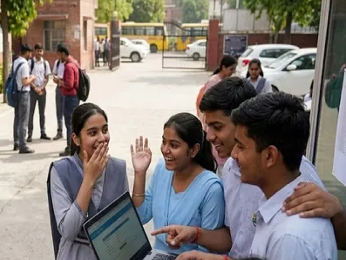 CBSE 12वीं कक्षा का परिणाम जारी, इतने प्रतिशत स्‍टूडेंट्स हुए पास, यहां पर देखें अपना रिजल्ट