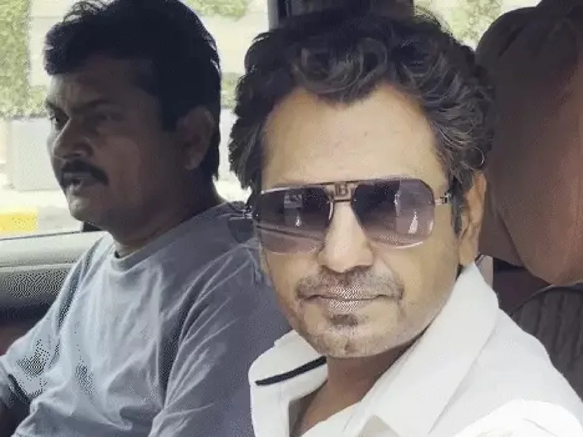 Bollywood: जयपुर आए अभिनेता नवाजुद्दीन सिद्दीकी, मोनाली ठाकुर भी एयरपोर्ट पर आईं नजर