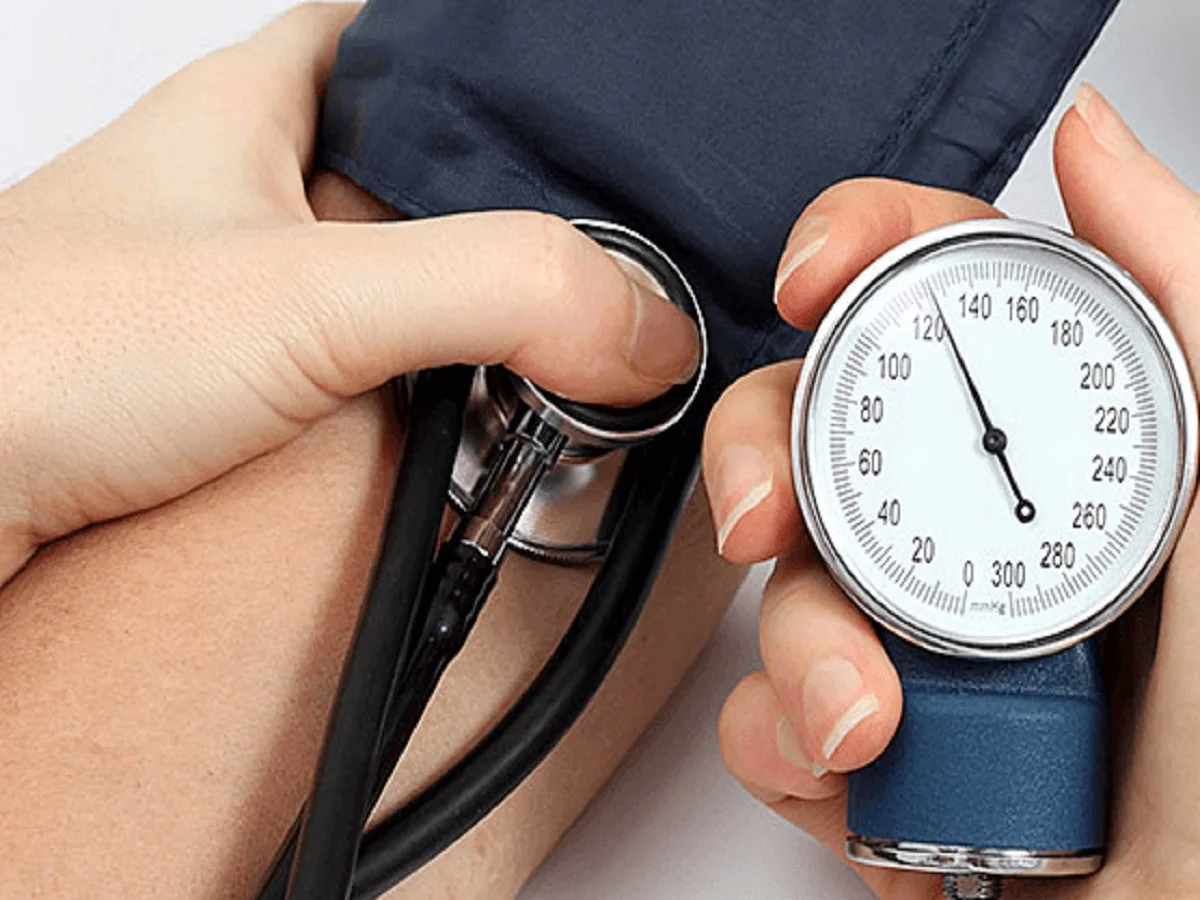 Health Tips: जीवन शैली में कर लें ये बदलाव, हाई ब्लड प्रेशर की बीमारी हो जाएगी दूर