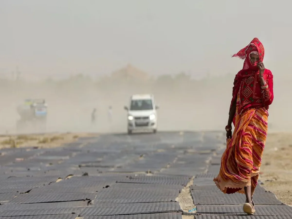 Rajasthan Weather Update: आसमान से बरस रही आग, 48 डिग्री के पार पहुंचा तापमान, अब 29 जिलों के लिए है बारिश का अलर्ट