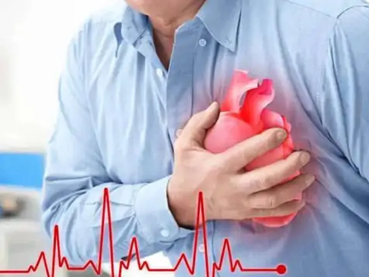 Health Tips: त्वचा पर नजर आने लगते हैं हार्ट अटैक के शुरुआत लक्षण, नहीं करें नजरअंदाज