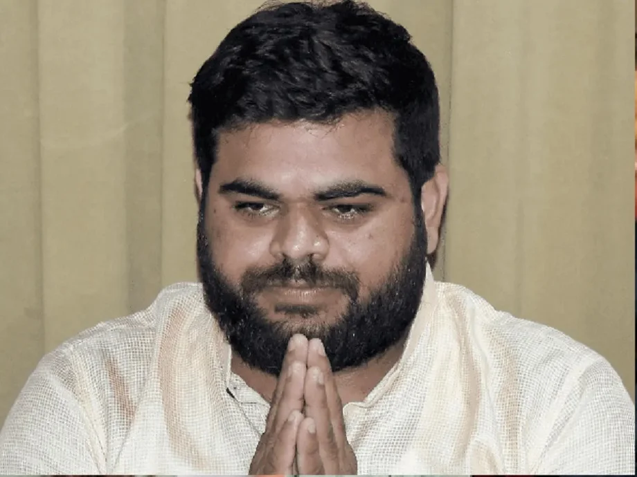 भाजपा नेता ने सोशल मीडिया में वीडियो अपलोड कर कहा- 15 मिनट के लिए पुलिस को रोक दें तो मुसलमानों का नरसंहार...