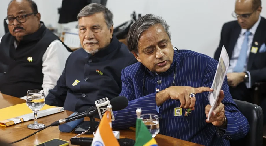 शशि थरूर ने पाक के साथ चीन को भी लिया आड़े हाथ, कहा- आप दोनों की दोस्ती तो..