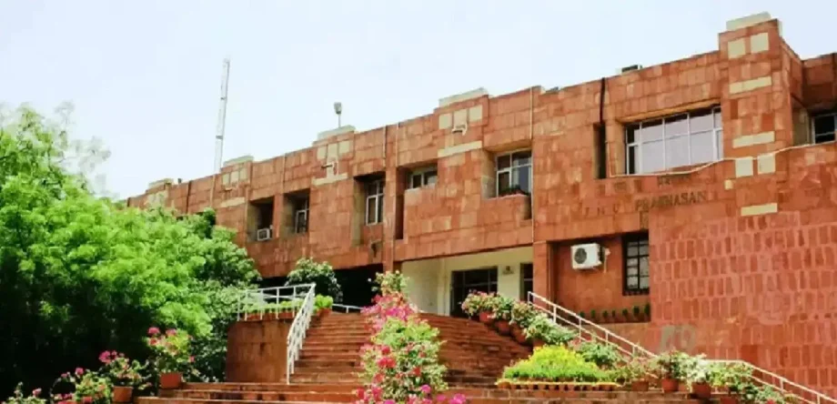  जेएनयू छात्र संघ ने कुलगुरु के कदम पर साधा निशाना, कहा- कार्रवाई का नाम पर हो रहा दिखावा  ... 