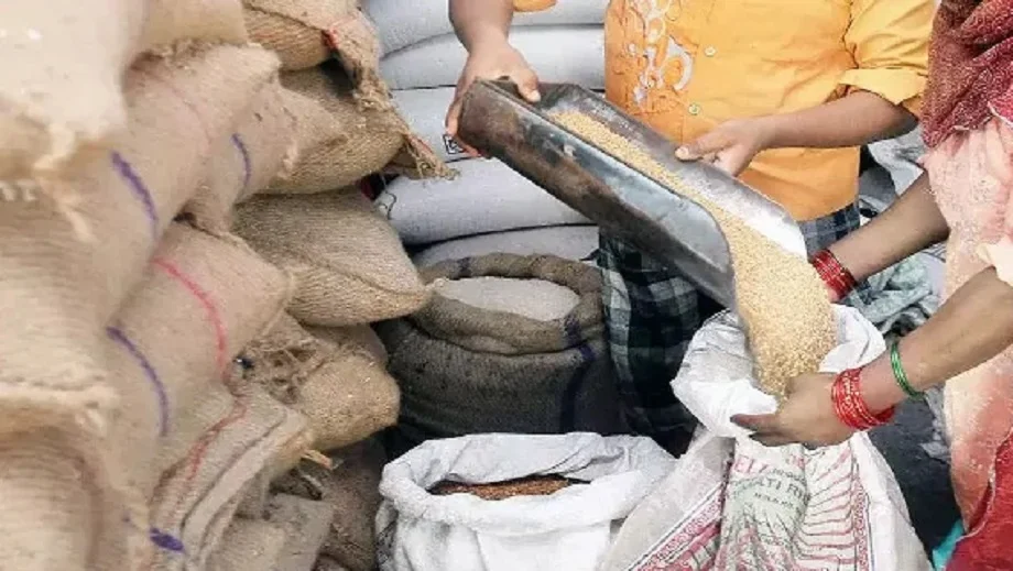 Government scheme: 30 जून के बाद इन लोगों को नहीं मिलेगा फ्री का राशन, करवा लेें ये जरूरी काम