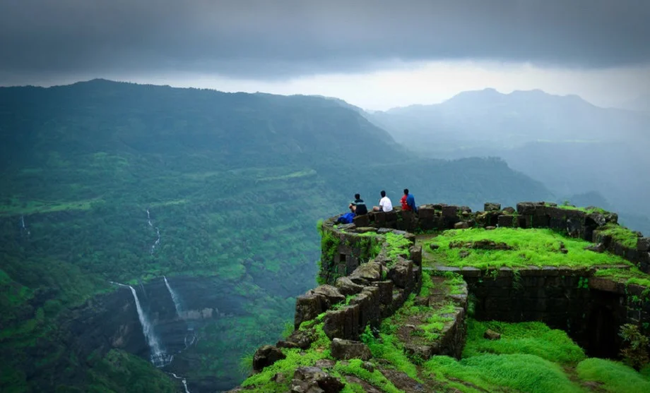 Travel Tips: गर्मी के मौसम में इन हिल स्टेशनों पर घूमने का बना लें प्लान, यादगार बनेगा टूर