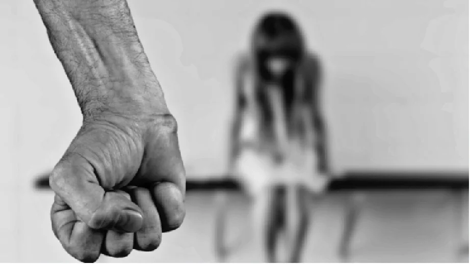 भाजपा नेता मां ने अपने सामने नाबालिग बेटी का प्रेमा से करवाती थी बलात्कार, हुई गिरफ्तार