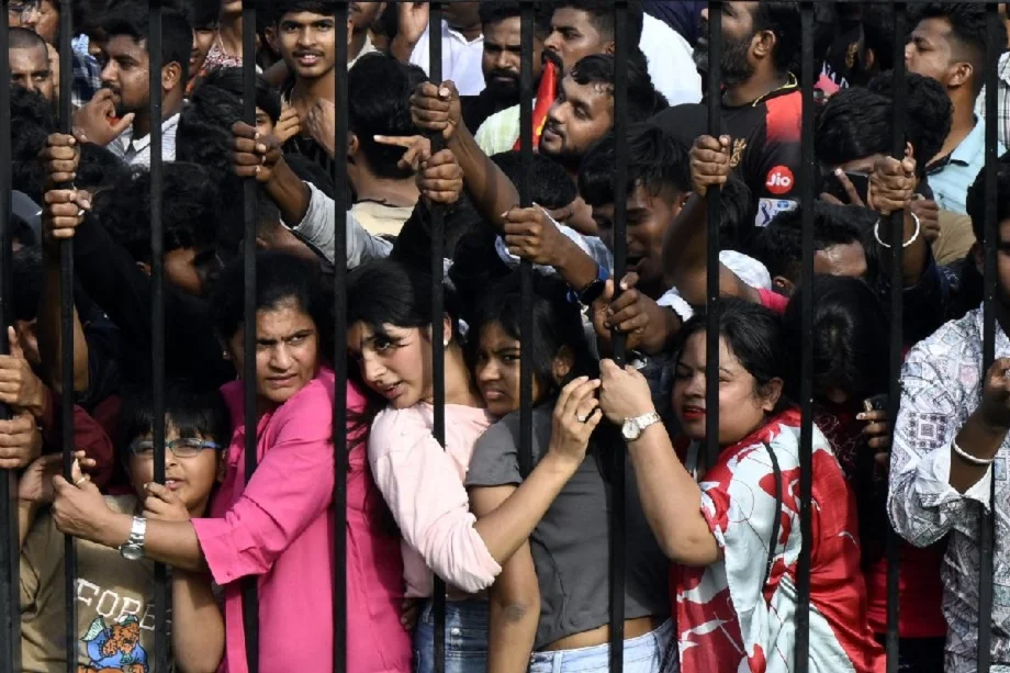 Bengaluru stampede: मुख्यमंत्री सिद्धारमैया ने मारे गए लोगों के परजिनों के लिए मुआवजे की राशि को ₹10 से बढ़ाकर ₹25 लाख की... 