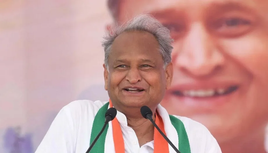 Rajasthan: गहलोत का बड़ा बयान, कहा-दिखावा करने के लिए भाजपा गौ भक्त पार्टी बनती है पर असल में...
