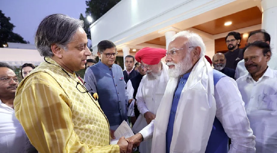 प्रधानमंत्री मोदी ने थरूर और ऑपरेशन सिंदूर आउटरीच प्रतिनिधिमंडल के अन्य सदस्यों से की मुलाकात, कहा- गर्व है...