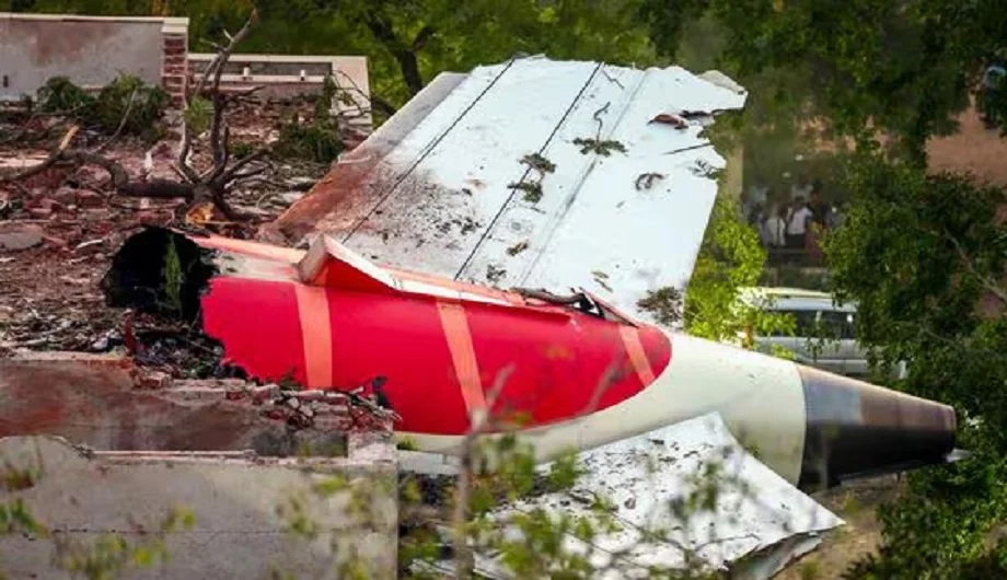 Ahmedabad plane crash: 241 लोगों की मौत, केवल एक व्यक्ति बचा जिंदा, अब हुआ ये चौंकाने वाला खुलासा